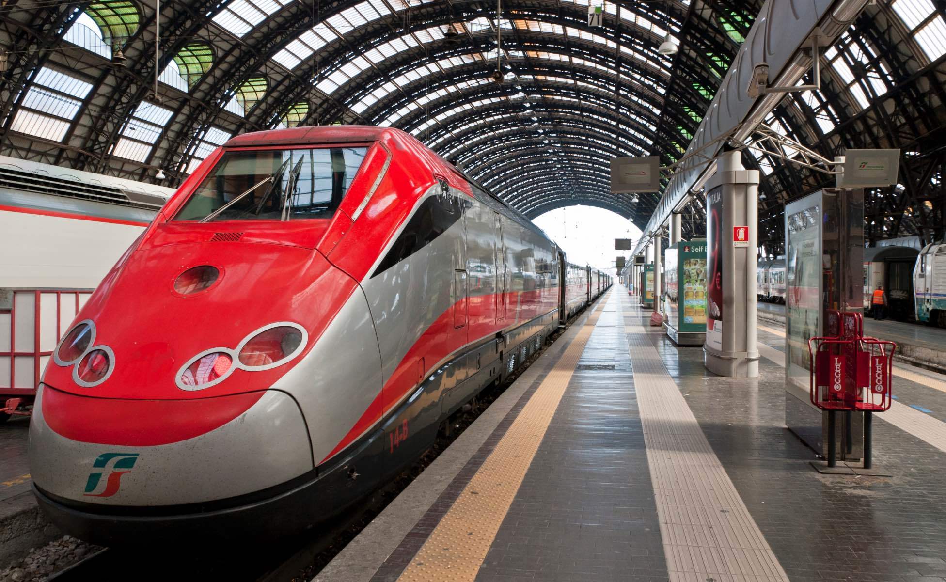 estacion de tren de milano al viajar en tren por europa