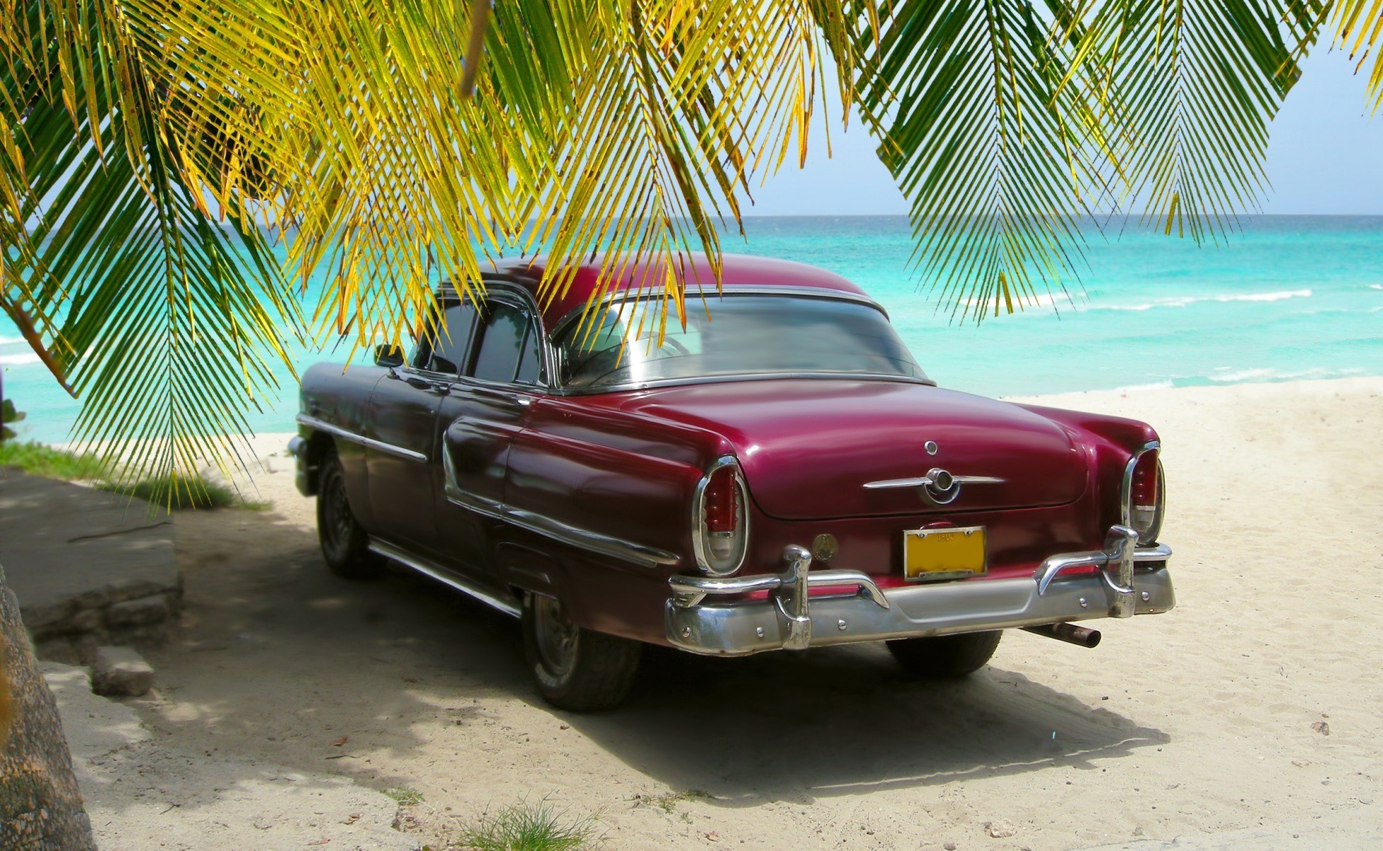 carro en playa